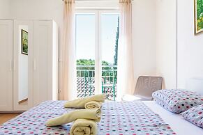 Stone house Dragan in the very center