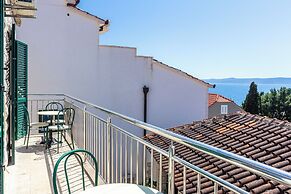 Stone house Dragan in the very center