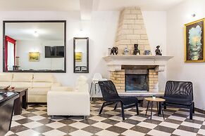 Stone house Dragan in the very center