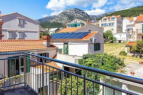 Stone house Dragan in the very center