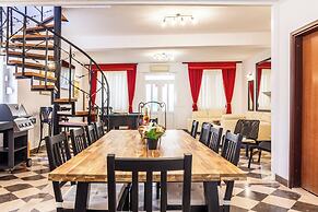 Stone house Dragan in the very center