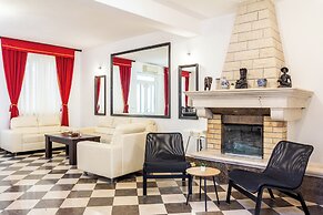 Stone house Dragan in the very center