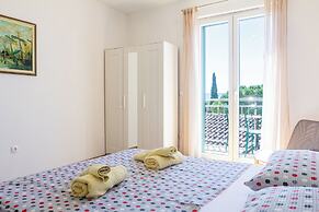 Stone house Dragan in the very center