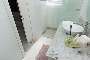 Casa com piscina 5 suites 1 quarto e AC