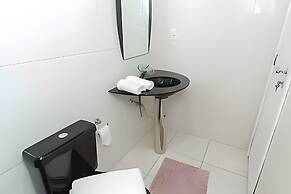 Casa com piscina 5 suites 1 quarto e AC