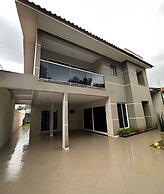Casa com piscina 5 suites 1 quarto e AC