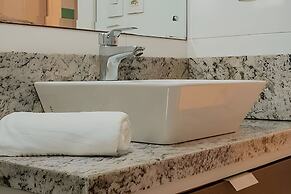 Casa com piscina 5 suites 1 quarto e AC