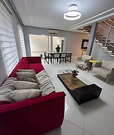 Casa com piscina 5 suites 1 quarto e AC