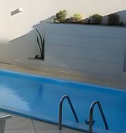 Casa com piscina 5 suites 1 quarto e AC