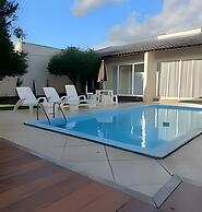 Casa com piscina 5 suites 1 quarto e AC