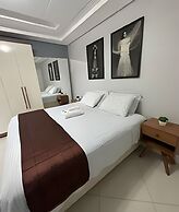 Casa com piscina 5 suites 1 quarto e AC