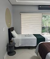 Casa com piscina 5 suites 1 quarto e AC