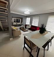 Casa com piscina 5 suites 1 quarto e AC