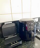 APTO prox Ponte amizade 5 pessoas com AC