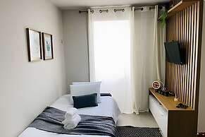 APTO prox Ponte amizade 5 pessoas com AC