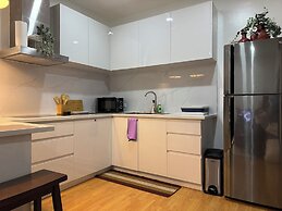 2 bedrooms in makati with balcony