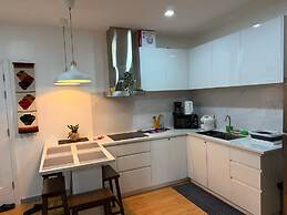 2 bedrooms in makati with balcony