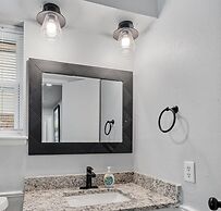 Spacious 8BR Modern Retreat Pool Table RV