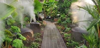 Spacious 8BR Modern Retreat Pool Table RV