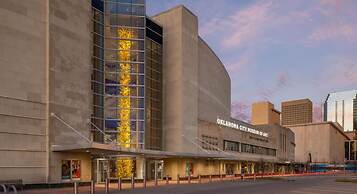 Spacious 8BR Modern Retreat Pool Table RV