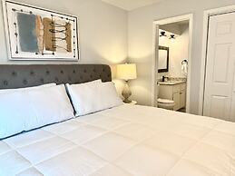 Spacious 8BR Modern Retreat Pool Table RV