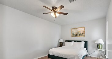 Spacious 8BR Modern Retreat Pool Table RV