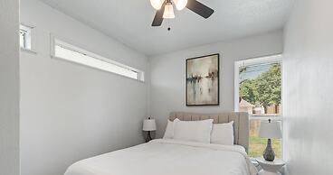 Spacious 8BR Modern Retreat Pool Table RV