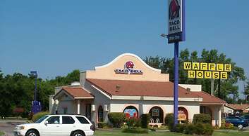 Comfortable 6BR Urban Retreat Lgbtq 38