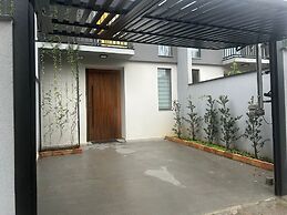 GEMINADO CASA 1 ALTO PADRÃO  4 QUARTOS