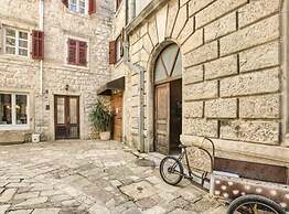 Kotor Old Town Charm Apartment