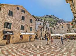 Kotor Old Town Charm Apartment