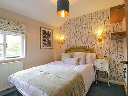 Two Copthorne Cottages