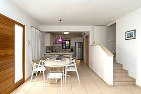 Luxury Villa Niki Steps To Vrysudi Beach