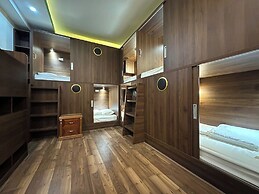 Saparis Station Hostel & Travel