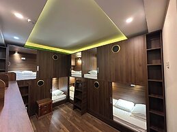 Saparis Station Hostel & Travel