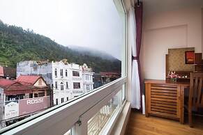 Saparis Station Hostel & Travel