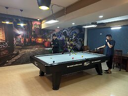 Saparis Station Hostel & Travel