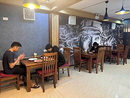 Saparis Station Hostel & Travel