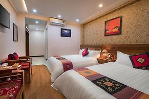 Saparis Station Hostel & Travel