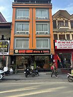 Saparis Station Hostel & Travel