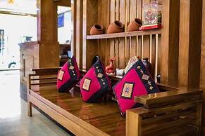 Saparis Station Hostel & Travel