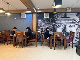 Saparis Station Hostel & Travel