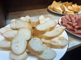 Saparis Station Hostel & Travel