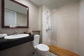 Saparis Station Hostel & Travel