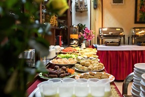 Saparis Station Hostel & Travel