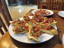 Saparis Station Hostel & Travel