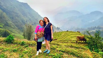 Saparis Station Hostel & Travel