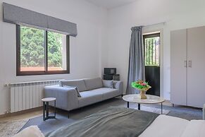 Pearl of Faqra Studios & Apartments