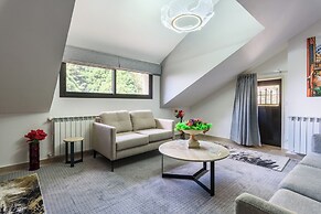 Pearl of Faqra Studios & Apartments