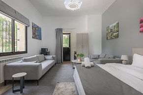 Pearl of Faqra Studios & Apartments